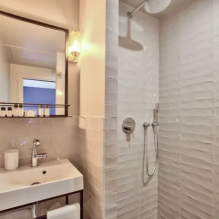 Maison Barbes 4* パリ