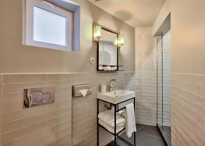 Maison Barbès 4*