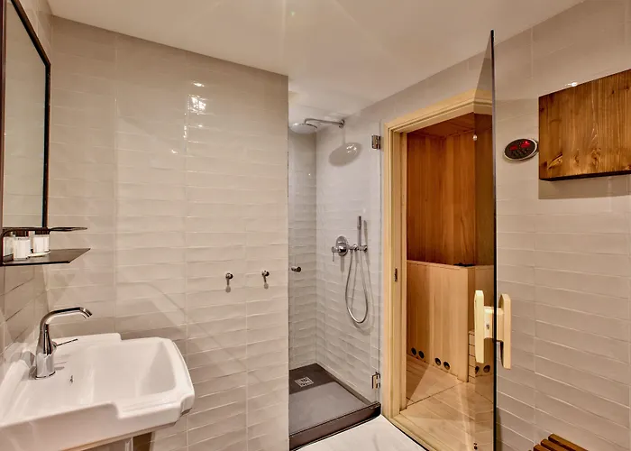 Maison Barbès 4*