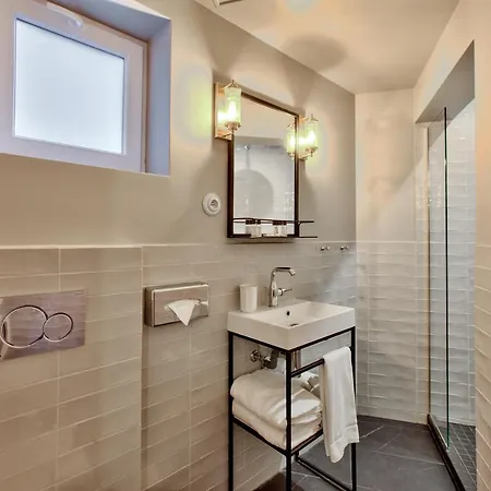 Maison Barbes 4*