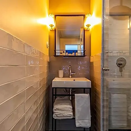 Maison Barbes 4* Paris