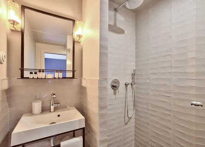 Maison Barbes 4* Paris