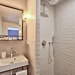 Maison Barbes 4* Paryż