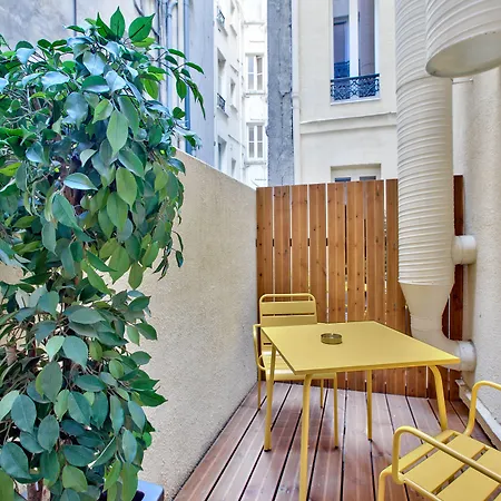 Maison Barbes 호텔