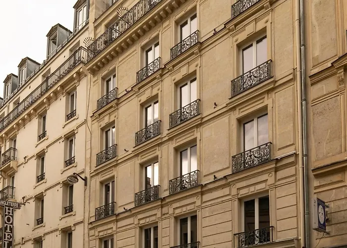 Maison Barbes מלון